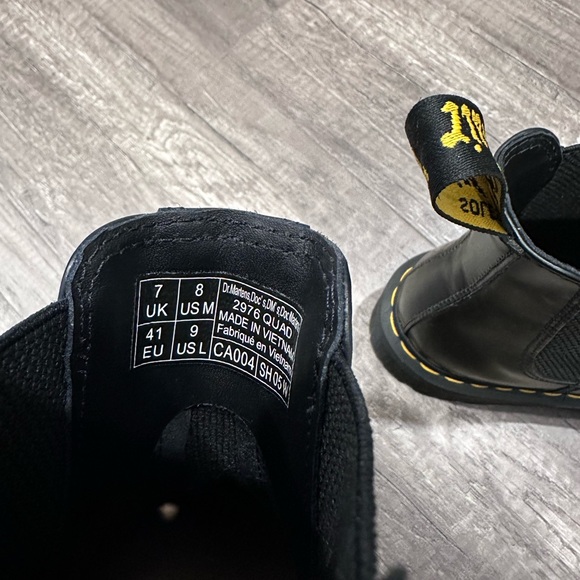 Dr. Martens Women's 2976 Quad Chelsea Boot - BlackSize: 8 - Picture 5 of 9